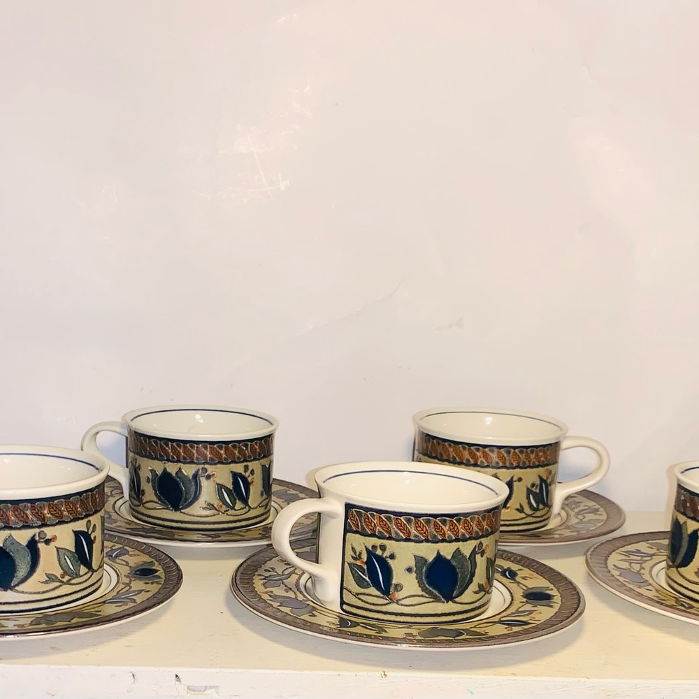 Mikasa Intaglio Arabella cup and saucers set of 5